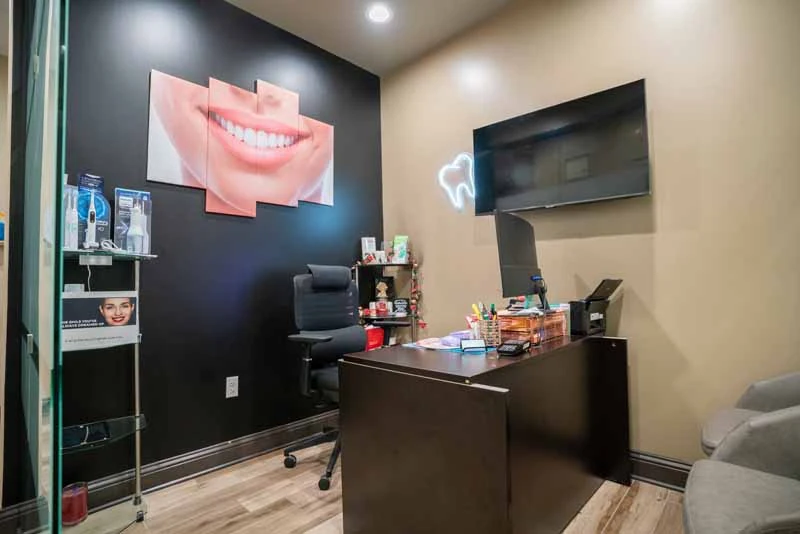 teeth whitening at 10 Day Smiles in Arlington and Coppell, TX